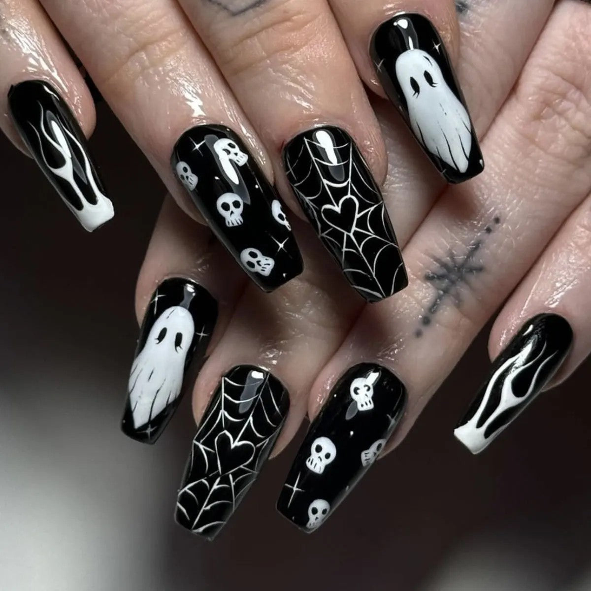 Halloween Press-On Nails: Cute Ghosts & Skulls (Coffin, 24 Tips)